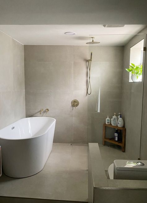 Freestanding tub, earth-tone tile Neutral Bathrooms Earth Tones, Earth Tone Shower Tile, Neutral Bathroom Ideas Earth Tones Master Bath, Bathroom Earth Tones, Earth Tone Bathroom Ideas, Neutral Bathroom Ideas Earth Tones, Earth Tones Bathroom, Eath Tone, Earth Tone Bathroom