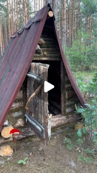 Rustic Winter Cabin, Log Cabin Build, Small Hut House, Log Cabin Playhouse, Bushcraft Cabin, Rustic Small Cabin, Hut In The Woods, Shelters In The Woods, Trappers Cabin