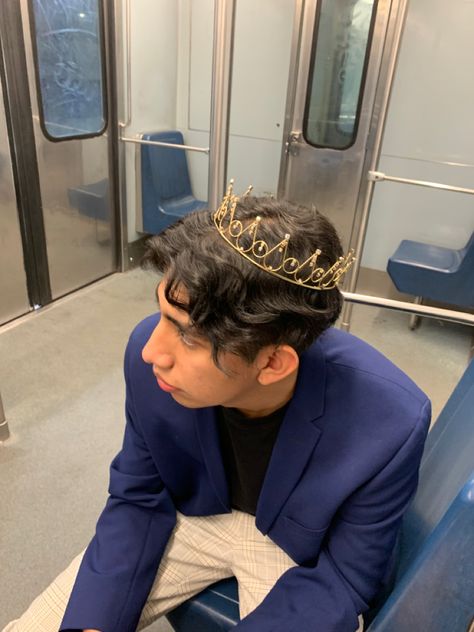 #love#princess#principe#crown#corona#disfraz#disfraces#pareja#goals Guy Best Friend, My Boy, 20 Years, Halloween Costume, Halloween Costumes, Best Friends, Crown, Halloween