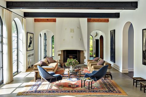 Suzanne Lovell brings Scandinavian simplicity to the renovation of a 1924 Chicago Tudor by architect Ralph Varney, who designed many estates for the Windy City’s swell set in the early part of the last century. Modern French Tudor, Modern Tudor Interiors, Tudor Interior, French Tudor, Tudor Design, Modern Tudor, Steel Frame Doors, Leaded Glass Door, Historic Renovation