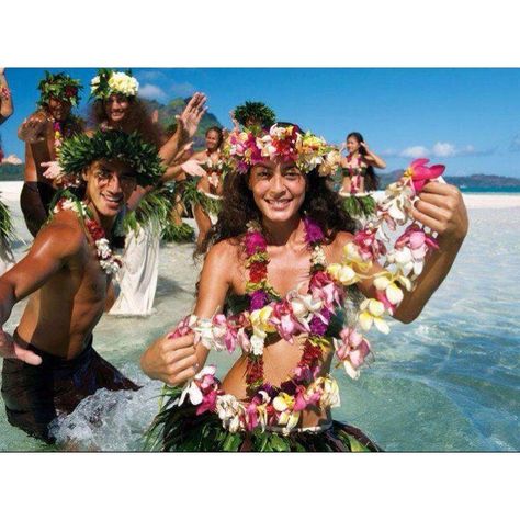 Lei - #hawaii #lei #aloha Lei Hawaii, Hawaii Lei, Hawaiian Lei, Hawaii Trip, Hula Dancers, Aloha Hawaii, Sand Art, Beach Hut, Destin Beach