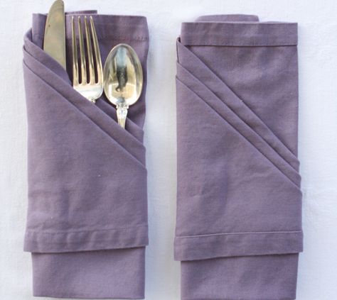 Special napkin folds really dress up your table! much more inviting.  I plan to use it on my Thanksgiving table! French Pleat Tutorial Table With Flowers, Napkin Folds, French Pleat, Make A Table, Napkin Folding, Thanksgiving Table, Mother In Law, A Table, Napkins