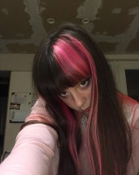 Hairdye Ideas With Bangs, Half Pink And Black Hair, Shirt Pink Hair, Brown Hair With Pink Bangs, Black Hair Pink Streaks, Black Hair With Pink Bangs, Pink Hair With Black Roots, Pink Bangs Black Hair, Pink Black And Blonde Hair