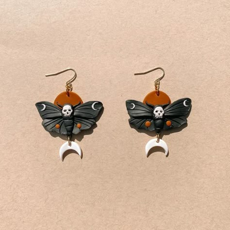 Gothic Clay Earrings, Goth Clay Earrings, Polymore Clay Earrings, Witchy Polymer Clay Ideas, Polymer Clay Halloween Earrings, Clay Jwellary, Easy Polymer Clay Ideas, Clay Halloween Earrings, Moth Earrings