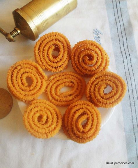 Murukku - Traditional snack prepared in traditional method. Yummy, crispy and crunchy tea time snack. Janmashtami Recipes, Udupi Recipes, Sri Krishna Janmashtami, Murukku Recipe, Diwali Snacks, Easy Home Recipes, Parboiled Rice, Sri Krishna, Spicy Snacks