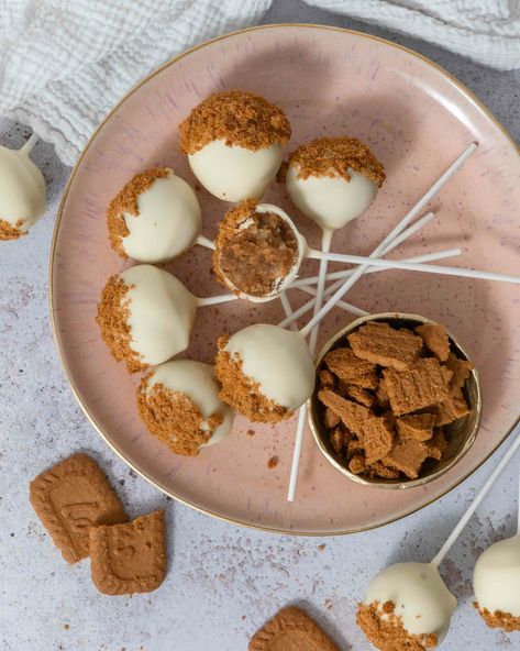 Biscoff Cake Pops Recipe (Cookie Butter Truffles) Cookie Butter Truffles, Making Cake Pops, Cake Pop Ideas, Raspberry Tiramisu, Perfect Cake Pops, Cake Pops Recipe, Biscoff Recipes, Biscoff Cake, Cold Cake