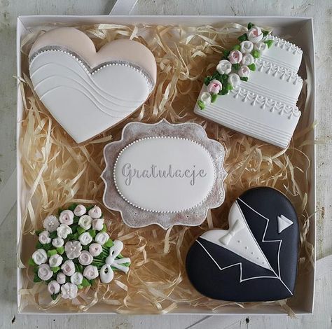 Wedding Biscuits, Bride Cookies, Wedding Cookies Decorated, Wedding Biscuit, Wedding Shower Cookies, Fancy Wedding Cakes, Engagement Cookies, Anniversary Cookies, Bridal Cookies