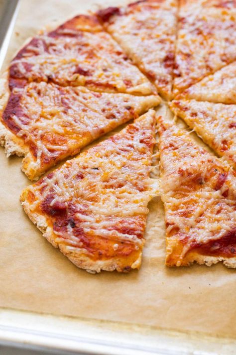 Cottage Cheese Pizza Crust - iFoodReal.com #PizzaTastingandReviews Cheese Pizza Crust, Cottage Cheese Pizza, Cottage Cheese Recipes Healthy, Cheese Crust Pizza, Cottage Cheese Eggs, Pizza Shapes, Healthy Low Carb Dinners, Cheese Crust, Cottage Cheese Recipes