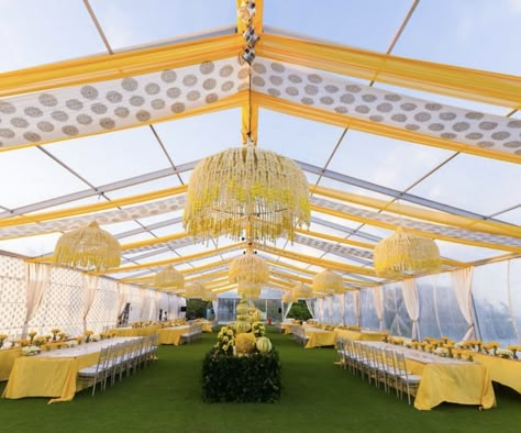 German Hanger Wedding Decor, Poolside Haldi Decoration Ideas, Bride Mahendi, Vidhi Mandap, Bride Haldi, Haldi Decoration Ideas, Haldi Ceremony Decorations, Mandap Design, Mehendi Decor Ideas