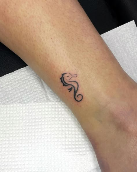 Seahorse micro tattoo for @kelzone87 🪸🪼🐠🌊🦀 Black Seahorse Tattoo, Small Seahorse Tattoo, Seahorse Outline, Practice Tattoos, Micro Tattoo, Seahorse Tattoo, Beach Tattoo, Tattoo Outline, Minimal Tattoo