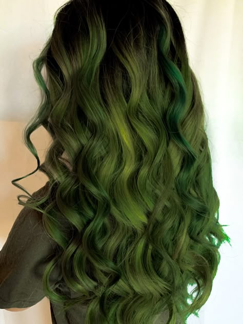 Smokey Green Hair, Swamp Green Hair, Mossy Green Hair, Sage Green Hair Color, Silver And Green Hair, August Hair Color Ideas, Forest Green Hair Dye, Forest Green Hair Dark, Dark Green Hair Aesthetic