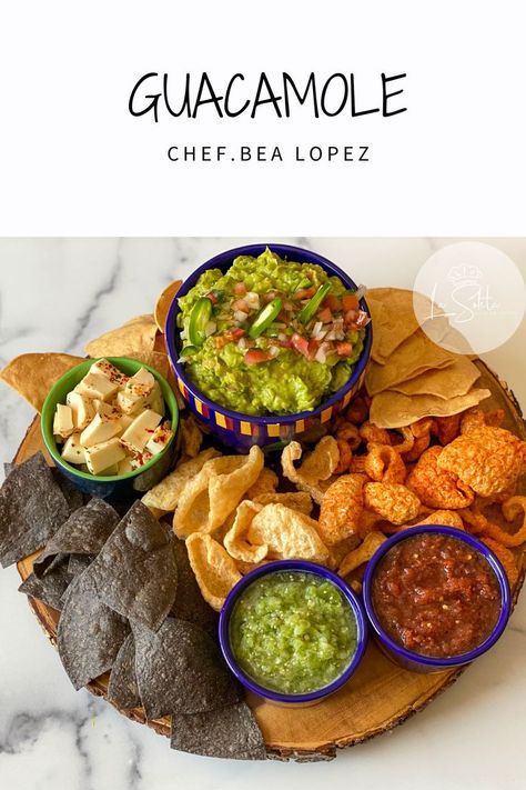 Tabla de guacamole ideal como botana para tus fiestas. #guacamole #botanas Fiesta Mexicana Food Ideas, Botanas Mexicanas Ideas Fiesta, Fiesta Mexicana Ideas, Mexican Dinner Party, Bbq Party Food, Mexican Birthday Parties, Mexican Snacks, Party Food Buffet, Mexican Dinner