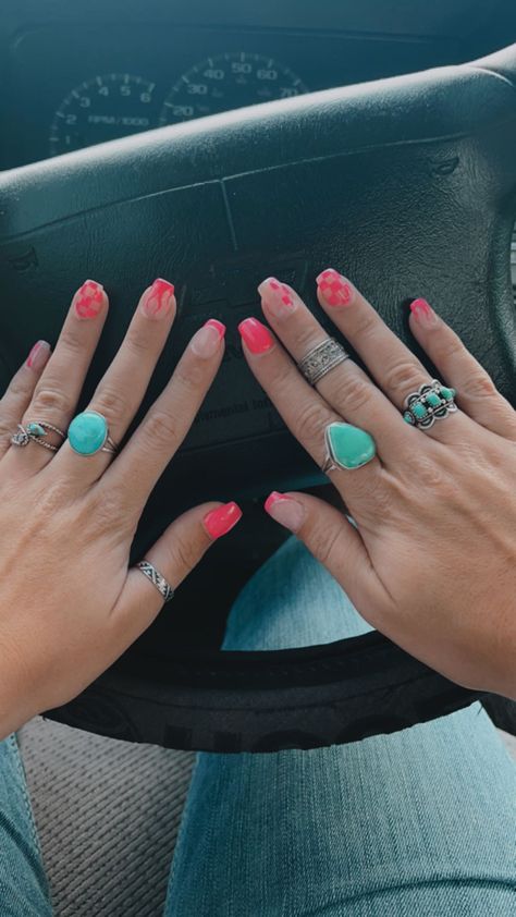 Boho Nails Almond Shape, Hot Pink And Checkered Nails, Preppy Western Nails, Western Checkered Nails, Juice Wrld Nails Acrylic, Western Punchy Nails Designs, Boho Western Nails Simple, Punchy Western Nails Acrylic, Western Pink Nails