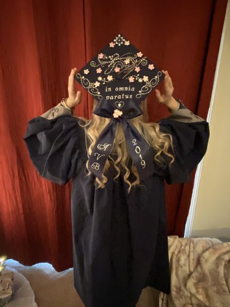 Crown On Graduation Cap, Fortnite Graduation Cap, Fashion Design Graduation Cap, Graduation Cap Designs Black, Graduation Scarf Ideas, Graduation Cap Designs Gold, Gilmore Girls Grad Cap Ideas, Bow Graduation Cap, Graduation Cap Designs 2024