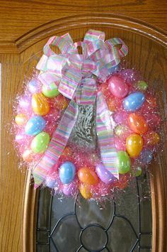 Easter Wreath Diy Dollar Stores, Easter Egg Wreath Diy, Easter Crafts To Make, Easter Mesh Wreaths, Craft Easter, Egg Wreath, Easter Wreath Diy, Easter Egg Wreath, Easter Tree Decorations