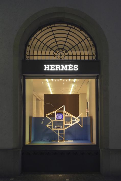 Hermès window display by ECAL Master's graduate Hongchao Wang of Benwu Studio. Luxury Window Display, Hermes Window, Hermes Store, Windows Display, Store Window Displays, Year Of The Horse, Animals Design, Event Exhibition, Window Displays