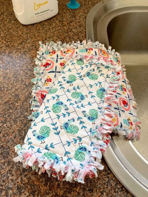 Using the GO! Rag Die to make Raggedy Dishcloths and Pot Holders No Sew Hot Pads, Quilt As You Go Pot Holders, Rag Potholders, Potholders To Sew, Pot Holders Diy, Dish Rag Holder, Diy Pot Holders, Hot Pads Diy, Pot Holder Crafts