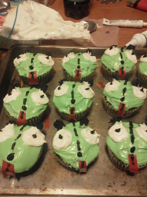 I made these Gir cupcakes for a birthday present. Licorice ears and Fruit Roll Up tongues. Gir Cupcake, Invader Zim Cupcakes, Invader Zim Party, Invader Zim Banner Gif, Invader Zim Gir Banner Gif, Invader Zim Gir Backpack, Fatty Foods, A Birthday Present, Fruit Roll