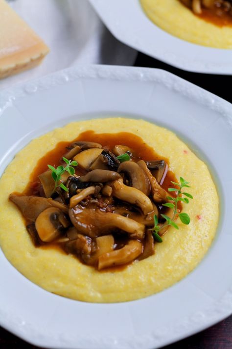 Mushrooms with Creamy Polenta is autumn on a plate. This famous North Italian speciality is so warm and comforting, and so easy to make. I like to use a mixture of mushrooms for texture and flavour. Meat Ragu, Mushroom Polenta, Mushroom Ragu, How To Cook Polenta, Creamy Polenta, Easy Eat, Cooking For A Crowd, Creamy Mushrooms, Cereal Recipes