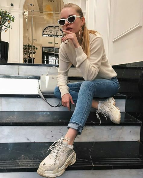 Balenciaga Fits, Balenciaga Triple S Outfit, Triple S Outfit, Tenis Balenciaga, Balenciaga Sneakers Outfit, Balenciaga Outfit, Summer/fall Outfits, Sneaker Outfits Women, Street Style 2018