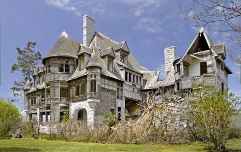 PHOTOS: Buy a castle for $495,000 on island in St. Lawrence River - newyorkupstate.com Abandon Mansions, Gothic Victorian Homes, Mansion Homes, Heritage Architecture, Abandoned Homes, Creepy Houses, Abandoned Mansion, Old Abandoned Houses, Island Villa