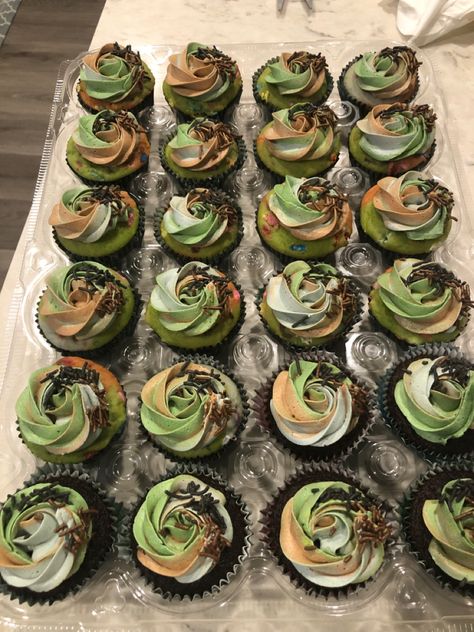 Military Cupcakes, Army Cupcakes, Camouflage Cupcakes, Camo Cakes, Army Birthday Cakes, Camo Cupcakes, Camo Birthday Party, Paintball Birthday, Army Cake