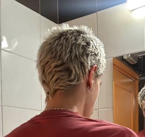 Blonde Grown Out Buzzcut, Mens Bleached Hair Dark Roots, Grown Out Bleached Buzzcut, Short Bleached Hair Men, Buzz Hair Design, Bleach Buzzcut Men, Men Bleached Hair, Grown Out Buzz Cut Men, Overgrown Buzzcut