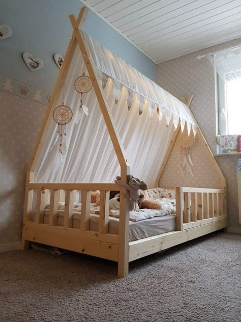 Toddler House Bed, Toddler Floor Bed, Toddler Girl Room, Kids Bedroom Inspiration, Toddler Boys Room, Kids Bedroom Designs, Dekorasi Kamar Tidur, Teepee Tent, Kids Room Inspiration