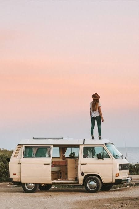 Van Photoshoot, Vanlife Travel, Volkswagen Minibus, Bus Girl, Colorado Outfits, Combi Volkswagen, Blogger Inspiration, Bus Life, Bus Camper