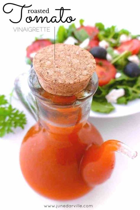 Olive Oil Salad Dressing, Garlic Salad Dressing, Tomato Vinaigrette, Valentines Food Dinner, Balsamic Vinaigrette Dressing, Vinaigrette Recipe, Vinaigrette Recipes, Olive Oil And Vinegar, Recipe Simple