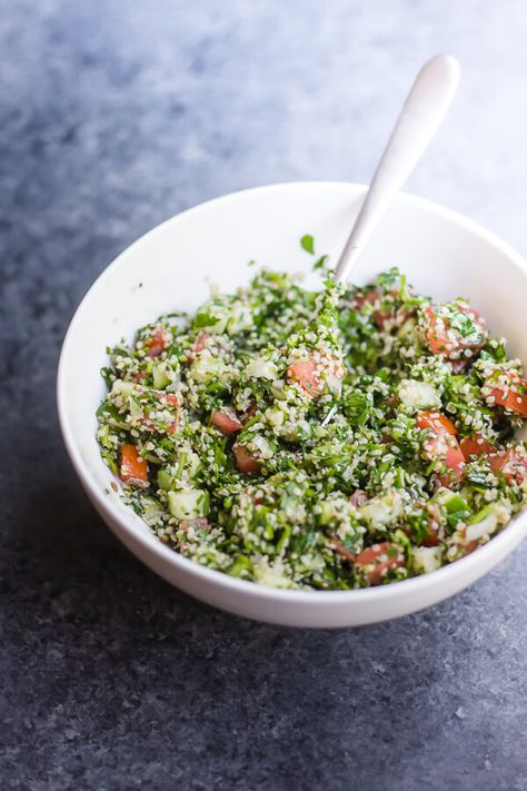 Hemp Heart Tabouli: A simple, no-cook vegan and gluten free tabouli made with hemp hearts! A protein- and nutrient-packed snack, lunch, or side! || fooduzzi.com recipe #hemphearts #tabouli #vegan #veganmeal Recipes Using Hemp Hearts, Recipes With Hemp Hearts, Hemp Hearts Keto Recipes, Cooking With Hemp Seeds, Chia Seed And Hemp Heart Recipes, Hemp Hearts Recipes, Hemp Hearts, Heart Healthy Recipes, Game Day Food