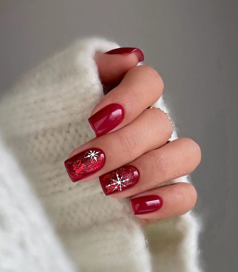 Holiday Acrylic Nails, Kutek Disney, Christmas Gel, Milky Nails, Red Christmas Nails, Nagel Tips, October Nails, Christmas Gel Nails, Smink Inspiration