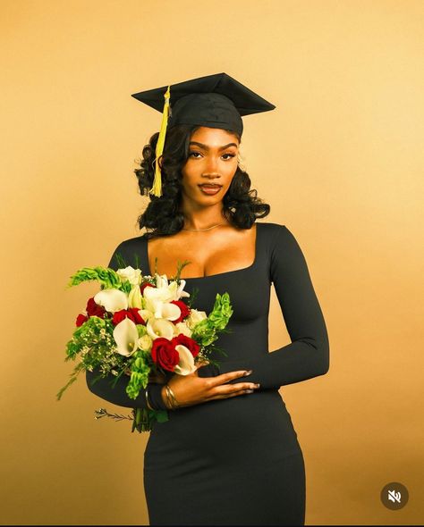 College Graduation Photoshoot Ideas, Graduation Shoot Ideas, College Grad Pictures, Grad Picture Ideas, Graduation Pic Ideas, Nursing Graduation Pictures, Masters Graduation, College Graduation Photoshoot, College Graduation Pictures Poses