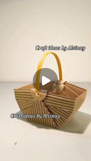 Diy Newspaper, Creative Diy Projects, Paper Bag Crafts, Cardboard Box Crafts, Paper Craft Diy Projects, Diy Basket, Paper Basket, Diy Activities, Beaded Crafts