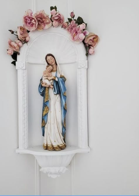 Catholic Altar Home Ideas, Home Altar Catholic, Catholic Wallpaper, Catholic Altar, Altar Design, Mexican Culture Art, Catholic Decor, Prayer Corner, Catholic Images