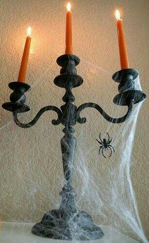 Halloween Boards, Spooky Soiree, Halloween Candelabra, Halloween Centerpieces, Halloween Decorating Ideas, Creepy Spider, Casa Halloween, Halloween Fest, Vampire Halloween