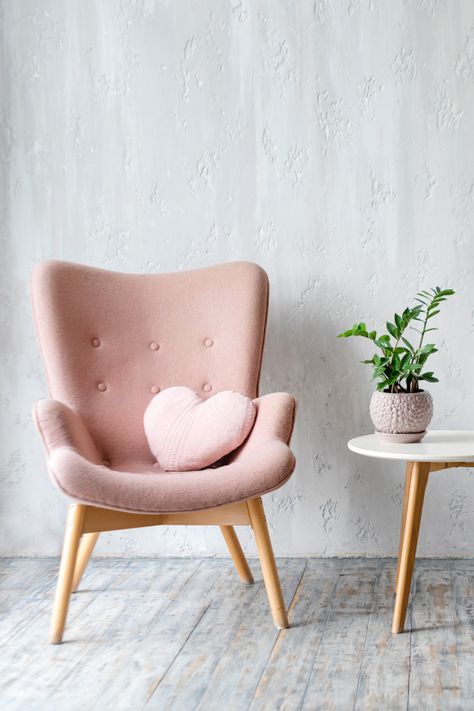 Aesthetic Apartment Luxury, Living Room Aesthetic Dark, Living Room Aesthetic Apartment, Dark Living Room Aesthetic, Room Aesthetic Dark, Room Aesthetic Ideas, Bright Minimalist, Dark Living Room, Pink Accent Chair