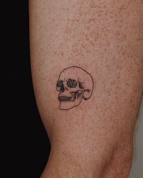 Little timely skull tattoo for your Halloween festivities + flowers because flowers always 💀🌸 Skull Tattoos Line Work, Small Skull Tattoo For Women, Mini Skull Tattoo, Mindful Tattoo, Small Skull Tattoo, Goth Tattoos, Halloween Festivities, Skull Tattoos, Fun Things