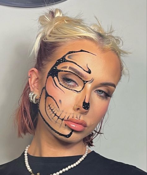 Bedazzled Skull Makeup, Pretty Skeleton Costume, Skull Halloween Costume Outfits, Diamond Skeleton Makeup, Skeleton Makeup Glitter, Skeleton Makeup Rhinestones, Crystal Skull Makeup, Skeleton Costume Women Diy, Skull Makeup With Gems