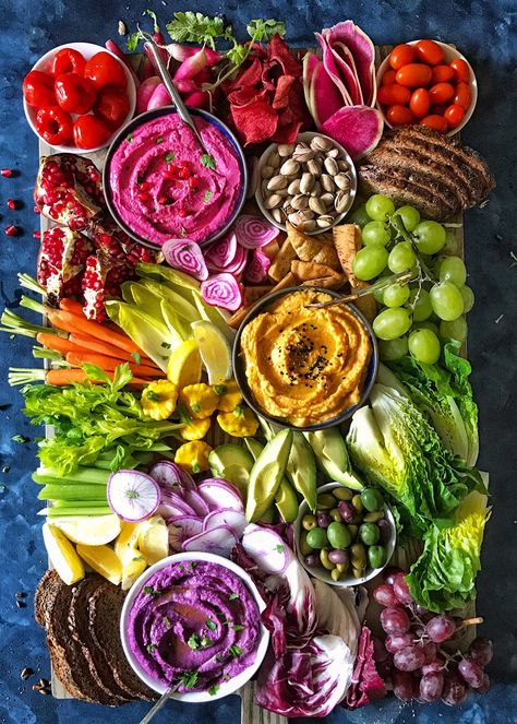 Beet Hummus, How to Supercharge Hummus with Health Benefits - The Delicious Life Hummus Veggie Platter, Hummus Boards Ideas, Colored Hummus, Purple Hummus, Beet Hummus Recipe, Hummus Platter, Roasted Beet Hummus, Veggie Platter, Grilled Flatbread