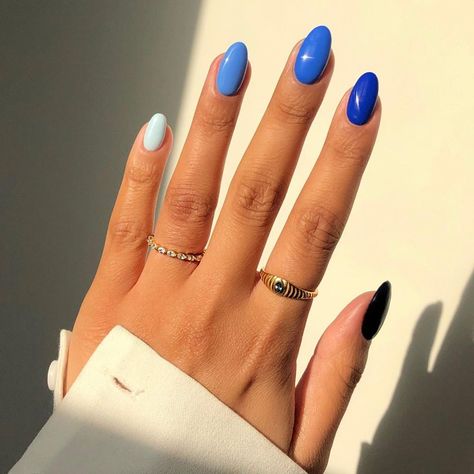 Iram Shelton Nail Artist’s Instagram profile post: “Once in a blue moon, I paint my nails blue 🔵 @glossifyofficial Capri, Bluebird, Amalfi & Navy #skittlesmani #gradientnails” Different Nail Shapes, Blue Acrylic Nails, Nagel Tips, Smink Inspiration, Basic Nails, Nails Blue, Blue Nail Designs, Cute Gel Nails, Blue Nail