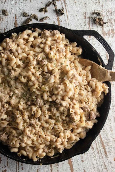 Super Creamy Mac and Cheese with Ground Turkey - Jillian's Healthful Eats Ground Turkey Mac And Cheese, Vegetarian Mac And Cheese, Ground Turkey Pasta Recipes, Cheeseburger Mac And Cheese, White Mac And Cheese, Velveeta Mac And Cheese, Mac And Cheese Healthy, Ground Turkey Pasta, Ground Turkey Recipes Easy