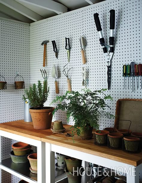 Display gardening tools artfully to prevent the space from getting too cluttered. | Photographer:  Michael Graydon  Designer: Stacy Begg & Lauren Petroff Pegboard Garden Shed, Garage Organization Garden Tools, Potting Bench In Garage, Garden Tool Wall Storage, Pegboard Shed, Peg Board Garden Tools, Inside Shed Organization, Potting Room Ideas, Inside Storage Shed Ideas