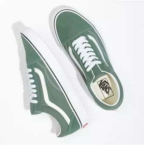 Color Trends Vans Verdes, Green Vans Shoes, Lace Up Vans, Vans Vintage, Old Skool Platform, Duck Green, Green Vans, Van Color, Vans Store