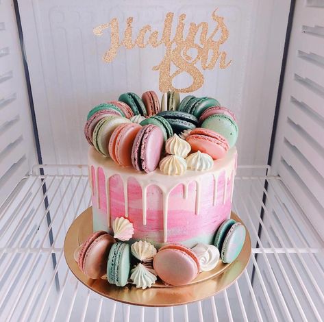 Macaroon Cake Decoration, Cake With Macarons On Top, Macaroon Birthday Cake, Koi Cake, Macaroon Cakes, Parisian Cake, Cake With Macarons, 11th Birthday Cake, Bright Cakes