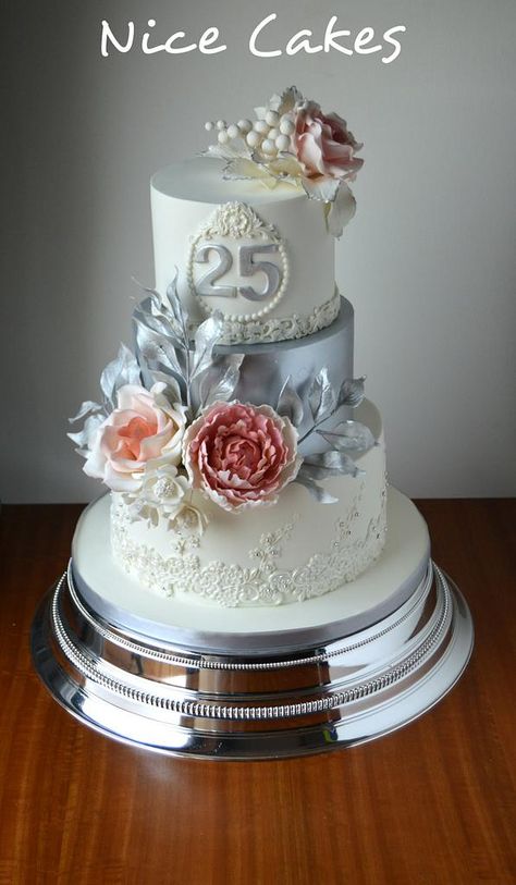 25th Anniversary Cake Ideas Unique, 25th Wedding Anniversary Cake, 25th Marriage Anniversary, Silver Wedding Anniversary Cake, 25 Cake, 25th Wedding Anniversary Cakes, Anniversary Food, Marriage Anniversary Cake, 25 Anniversary Cake