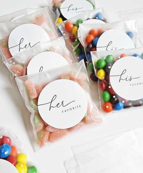 Wedding Candy Favor Bags and Stickers Her Favorite His - Etsy Diy Wedding Favor, Candy Bag Favors, Wedding Snacks, Candy Wedding Favors, Etsy Wedding Favors, Wedding Welcome Bags, Candy Favors, Future Wedding Plans, Wedding Gifts For Guests