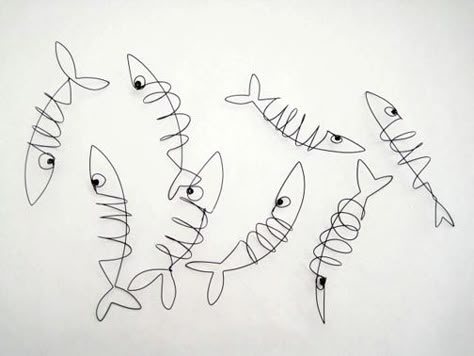 wire > or FMQ design. These might be wire but they would make wonderful doodle embroidery... Doodle Embroidery, Fish Filet, Wire Fish, Whimsical Fish, Art Fil, Pola Macrame, Wire Art Sculpture, Art Wire, Fish Necklace