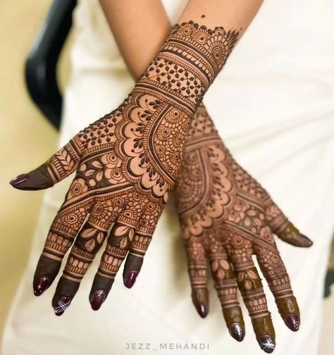 Latest Mehndi Designs Wedding, Aesthetic Mehndi, Traditional Mehndi Designs, Beautiful Simple Mehndi Design, Full Mehndi, Inai Pengantin, Mehendi Art, Mehndi Designs Bridal Hands, Mehndi Designs For Kids