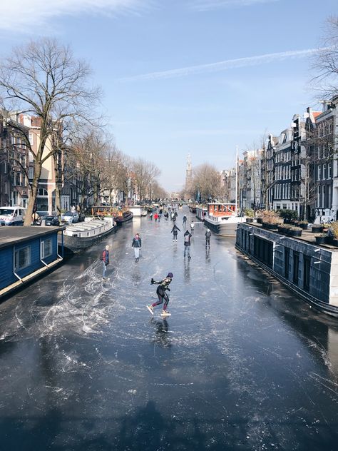 Ice skating in Amsterdam, Netherlands (by Robbert Esser @iamrobbert, Unsplash) Amsterdam Christmas, Amsterdam Winter, Amsterdam Itinerary, Amsterdam Canals, Visit Amsterdam, I Amsterdam, Netherlands Travel, Amsterdam Travel, Voyage Europe